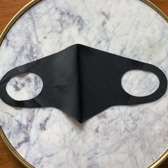 Black Lives Matter Face Mask Face Covering - Picture 9 of 11